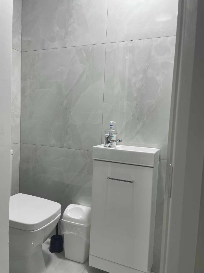 Studio Flat Private Shower Wc And Kitchenette Londres Exterior foto